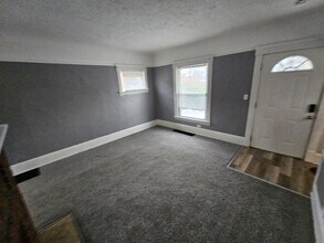 17005 Grovewood Ave in Cleveland, OH - Foto de edificio - Building Photo