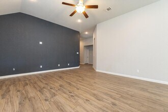 7703 Kings Spring in San Antonio, TX - Building Photo - Building Photo