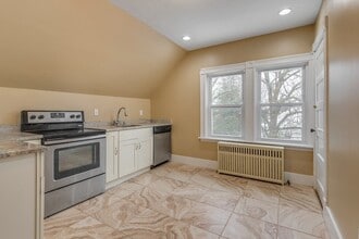 5 Larchmont Rd, Unit 3 in Salem, MA - Foto de edificio - Building Photo