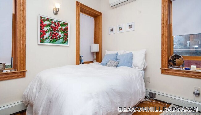 97 Myrtle St, Unit 2 in Boston, MA - Foto de edificio - Building Photo