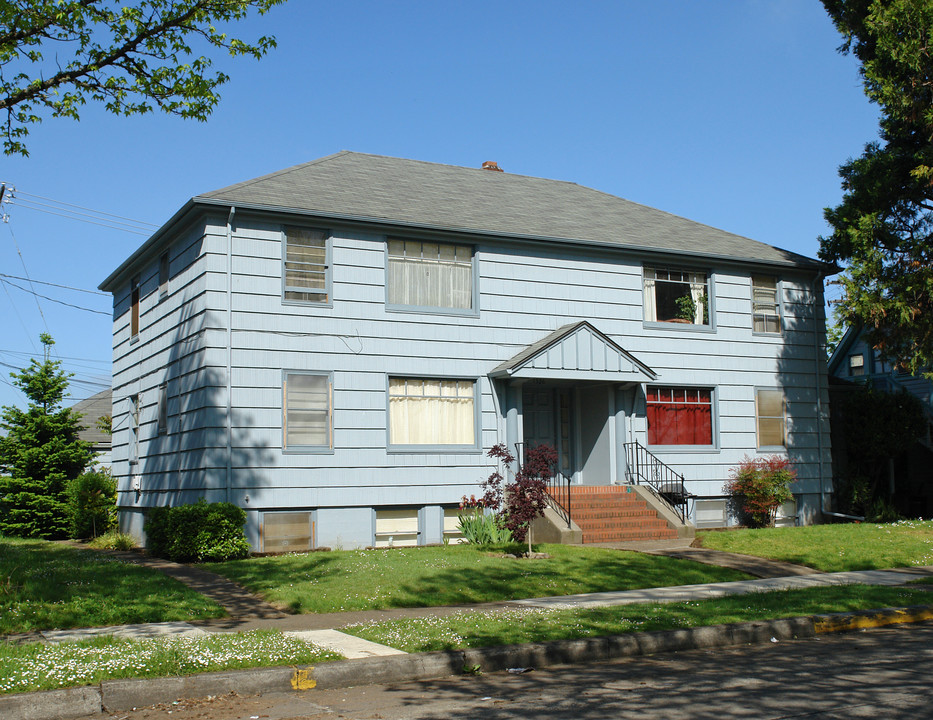 1326 Charnelton St in Eugene, OR - Building Photo