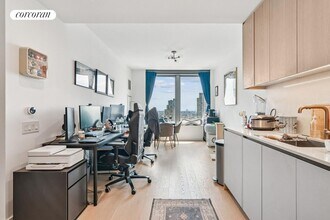 3 Ct Square W in Queens, NY - Building Photo - Building Photo