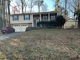 1733 Ellenwood Dr NE in Roswell, GA - Building Photo