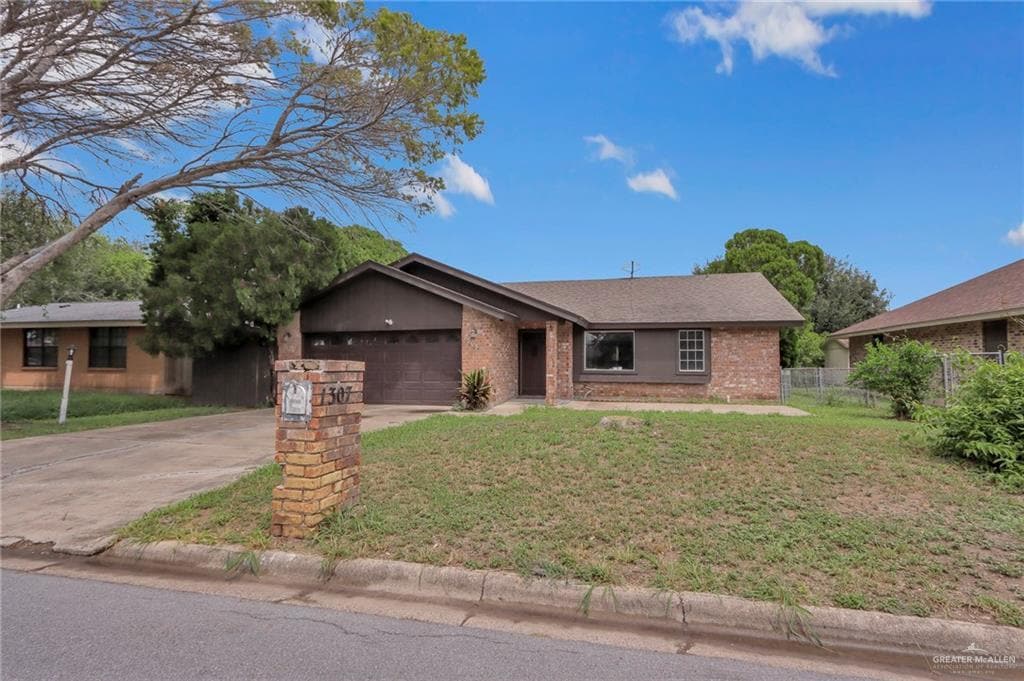 23 Helmer St in Pharr, TX - Building Photo