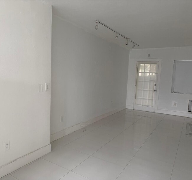 825 Euclid Ave, Unit 4 in Miami Beach, FL - Building Photo - Building Photo