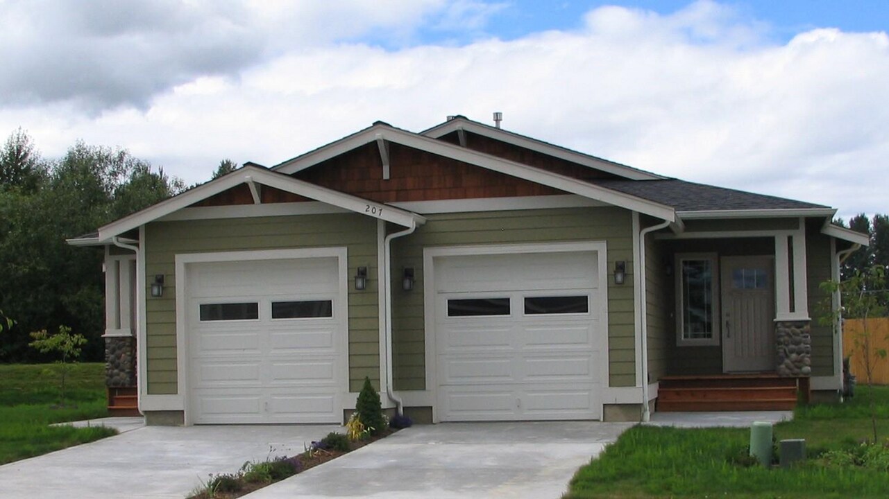 207 Walnut Grove Ct in Everson, WA - Building Photo