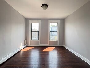 42 Jewett Ave, Unit 2 in Jersey City, NJ - Building Photo - Building Photo
