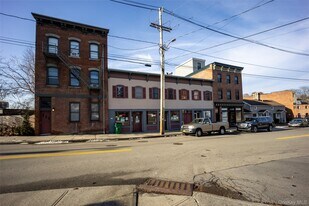 27 E Main St in Beacon, NY - Building Photo