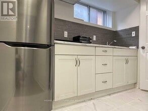 46 Stansbury Crescent in Toronto, ON - Building Photo - Building Photo