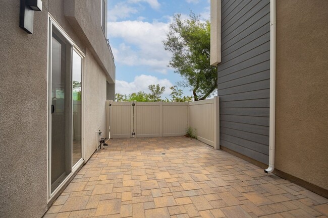 2048 Callisto Ter in Chula Vista, CA - Building Photo - Building Photo
