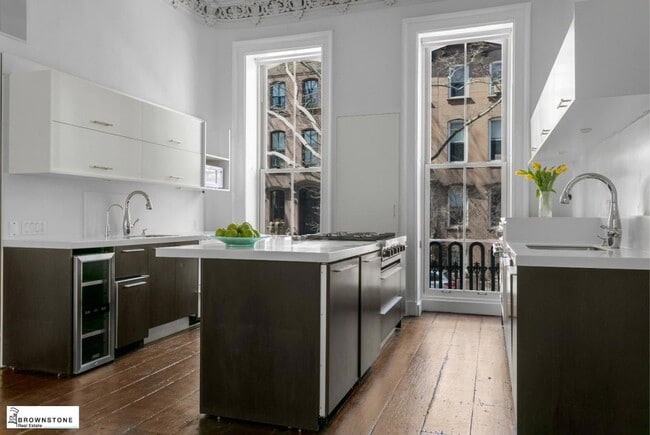 property at 471 Henry St