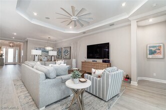 9536 Montelanico Loop in Naples, FL - Foto de edificio - Building Photo