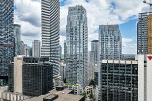 Quantum 2 in Toronto, ON - Building Photo
