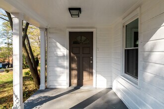 1850 Hillsdale Dr in Decatur, GA - Building Photo - Building Photo