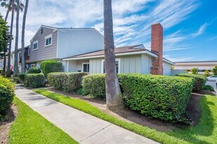 21142 Chesterbrook Ln in Huntington Beach, CA - Building Photo