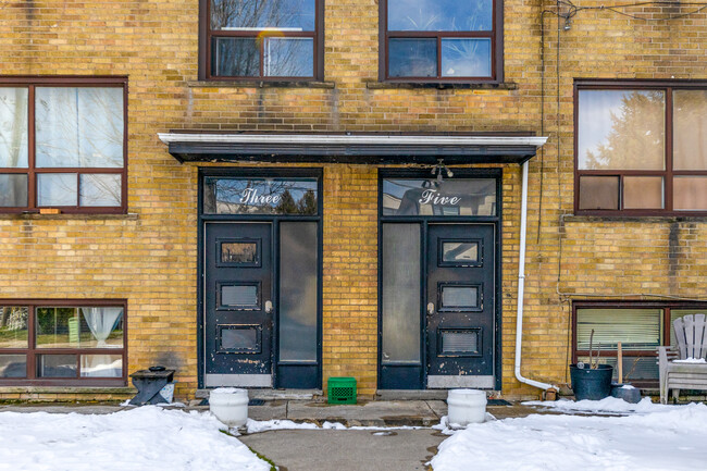 3-5 Hertford Av in Toronto, ON - Building Photo - Building Photo