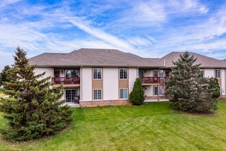 Hunters Ridge Apartments in Plymouth, WI - Building Photo - Building Photo
