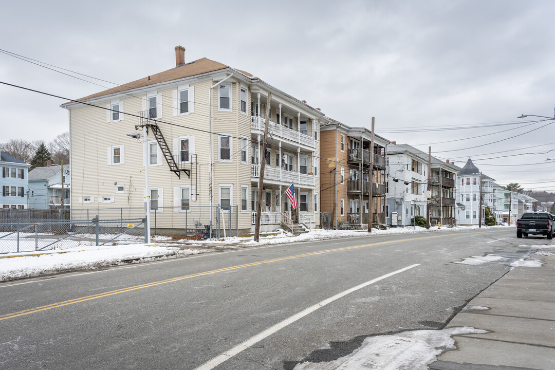 144 Railroad St in Manville, RI - Building Photo