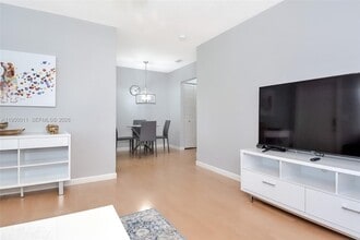 1015 SW 30th St in Fort Lauderdale, FL - Building Photo - Building Photo