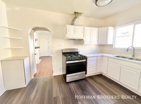 518 1/2 N Heliotrope Dr, Unit 518 1/2 in Los Angeles, CA - Building Photo