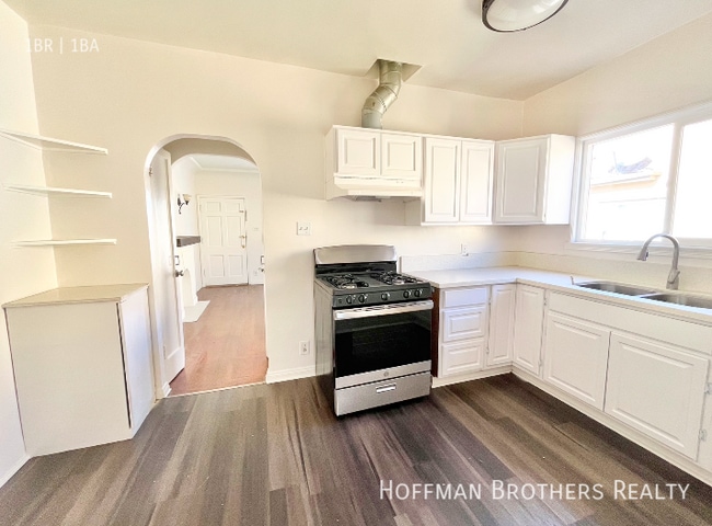 property at 518 1/2 Heliotrope Dr