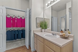 Cypress Creek Lakeline Blvd in Cedar Park, TX - Foto de edificio - Building Photo