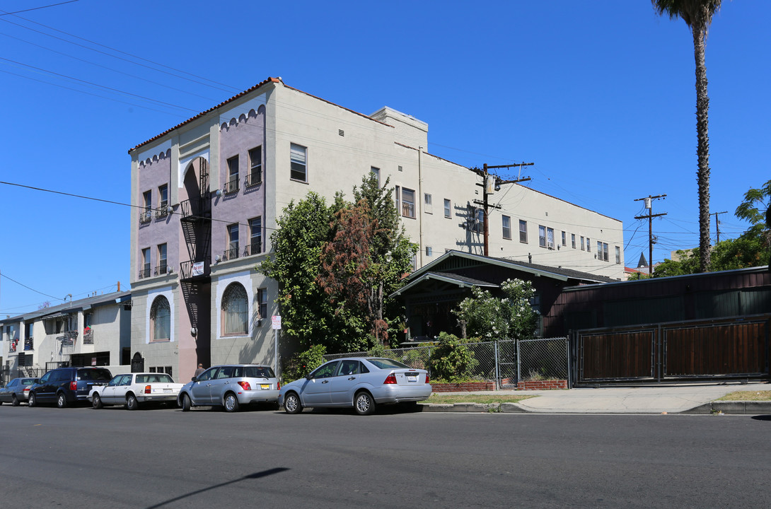 4367 Oakwood Ave in Los Angeles, CA - Building Photo