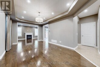 62 Whittington Dr in Hamilton, ON - Building Photo - Building Photo
