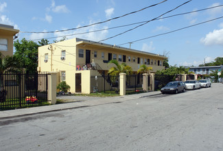 D&K Island Apartments in Miami, FL - Building Photo - Building Photo