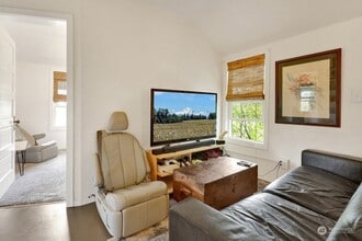 2514 Dean Ave in Bellingham, WA - Building Photo - Building Photo