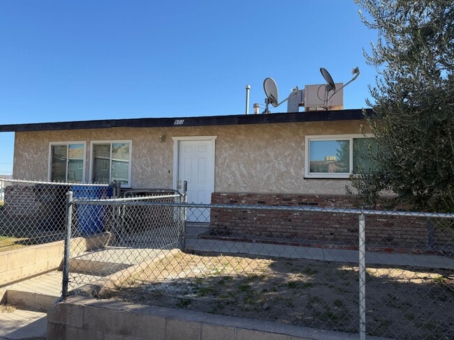 902 E Navajo St in Barstow, CA - Building Photo - Building Photo