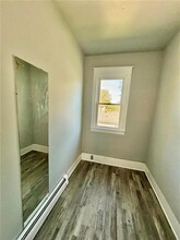 913 W Nesquehoning St in Easton, PA - Foto de edificio - Building Photo
