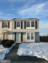 4700 Still Pl in Woodbridge, VA - Building Photo