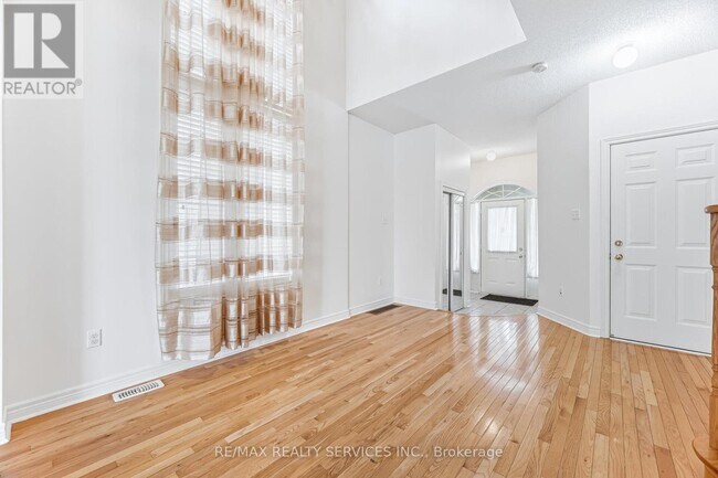 4 Rocky Point Crescent in Brampton, ON - Building Photo - Building Photo