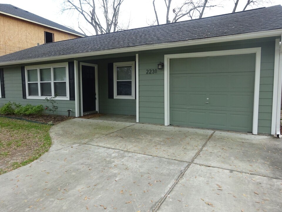 2231 Saxon Dr in Houston, TX - Building Photo