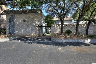 816 W N Loop Blvd in Austin, TX - Building Photo - Building Photo