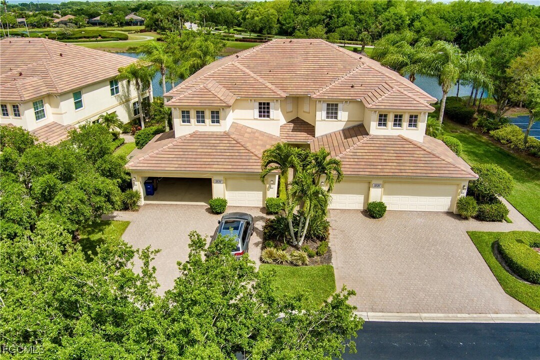 3120 Meandering Way in Ft. Myers, FL - Building Photo