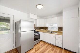 1220 Upham St in Lakewood, CO - Building Photo - Building Photo