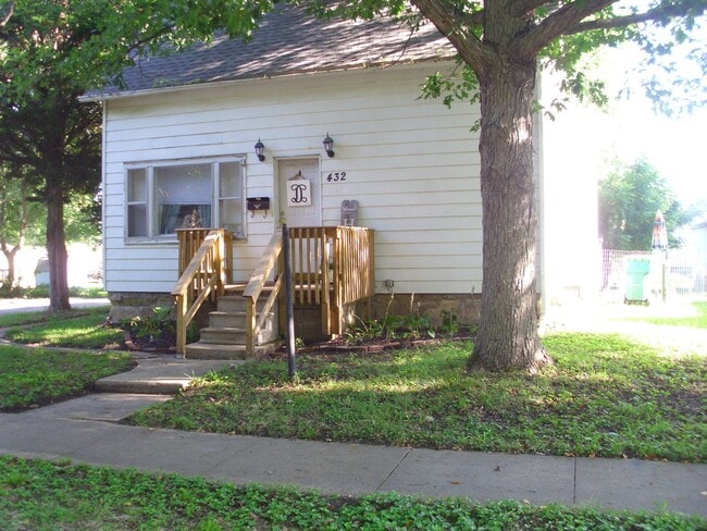 property at 432 W Jefferson St