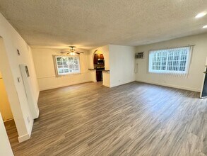 3728 S Bentley Ave, Unit 3 in Los Angeles, CA - Building Photo - Building Photo