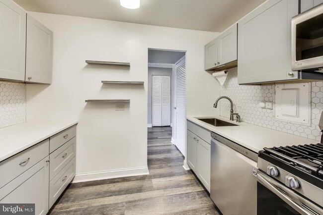 property at 5340 Holmes Run Pkwy