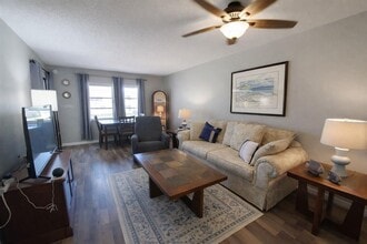 1391 Mission Hills Blvd in Clearwater, FL - Building Photo - Building Photo