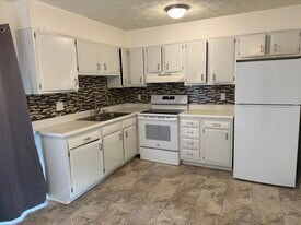 68 Webb Cove Rd, Unit D in Asheville, NC - Building Photo