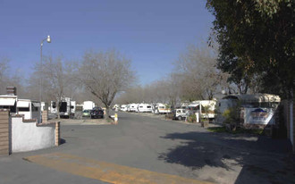 Diamond Valley Rv Resort Apartments