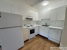 1531 Beacon St, Unit 16 in Brookline, MA - Building Photo