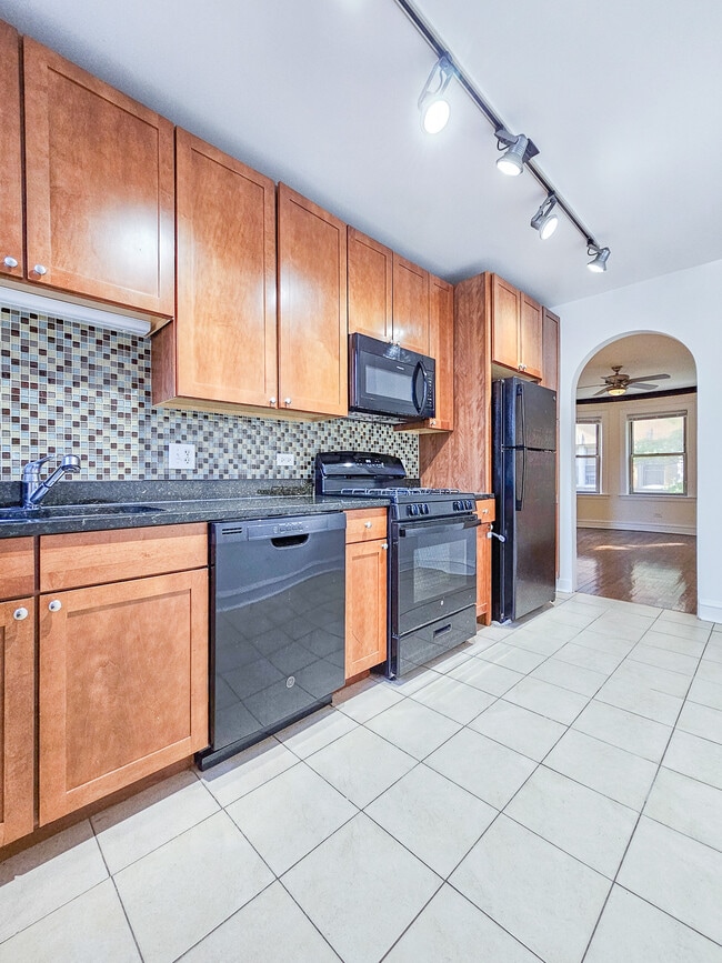 4243 N Keystone Ave, Unit #3C in Chicago, IL - Building Photo - Building Photo