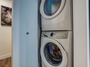 510 Richards St in Vancouver, BC - Building Photo - Building Photo