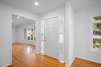 685 Rim Rd in Pasadena, CA - Foto de edificio - Building Photo