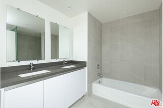 100 S Orlando Ave-Unit -ph3 in West Hollywood, CA - Building Photo - Building Photo