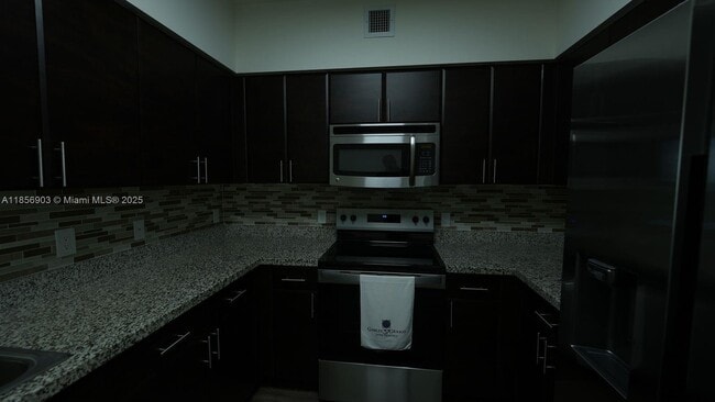 987 SW 37th Ave in Miami, FL - Building Photo - Building Photo